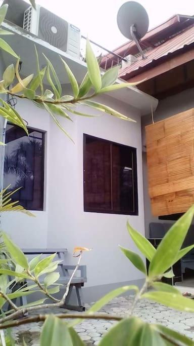 A Unique And Cozy Wholehouse In Babak Samal Island Vila Exterior foto